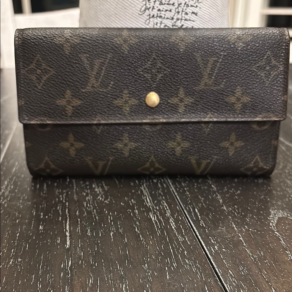🚫🚫SOLD🚫🚫 LV Wallet w/COA - Picture 1 of 12